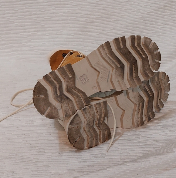 Beautiisoles Lace Up Platform Tan & Cream Fur Lined  Boots Size 9 - Picture 10 of 13